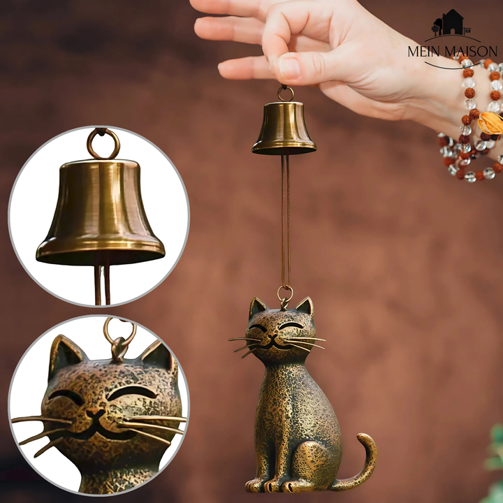 Nahaufnahme des Kupfer-Windspiels mit detailliertem Katzenmotiv. Retro-Design für Tierliebhaber.