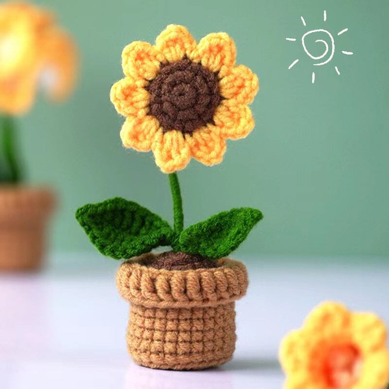 Verschiedene handgestrickte Blumen in einer Gruppe; vielseitige Blumendeko.