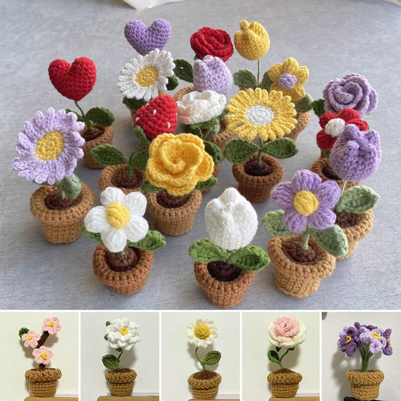 Detailaufnahme einer handgestrickten Blume; perfekte florale Deko und Geschenkidee.