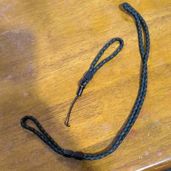 Outdoor Zubehör: Verstellbares Anti-Verlust Lanyard für Handys & Lautsprecher, perfekt für Reisen & Sport.