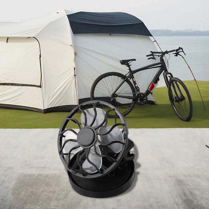 Tragbarer Solar-Klemmventilator für erfrischende Kühlung bei Outdoor-Sport und auf Reisen an heißen Tagen.