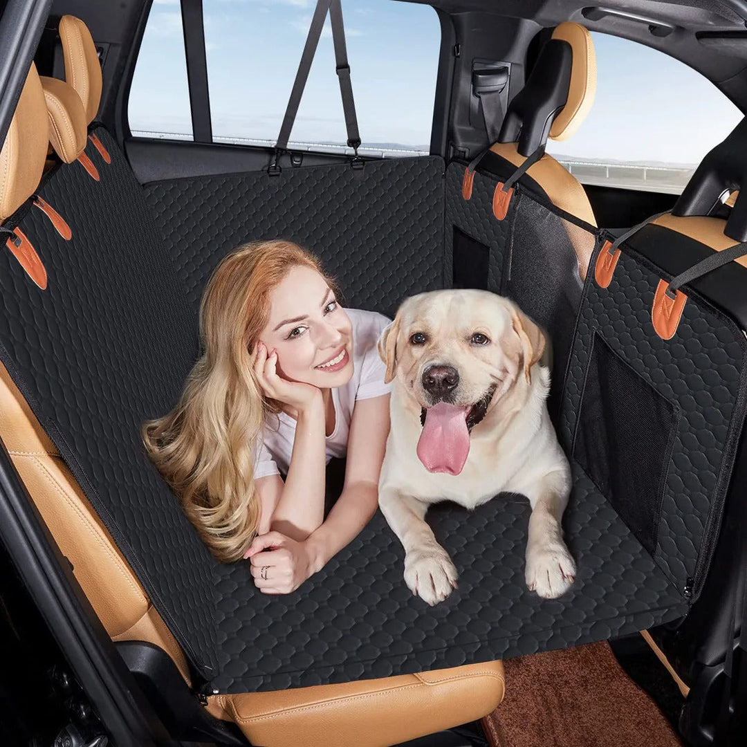 Hartboden-Autositzerweiterung für Hunde bietet sicheren und stabilen Platz im Auto für große Rassen.