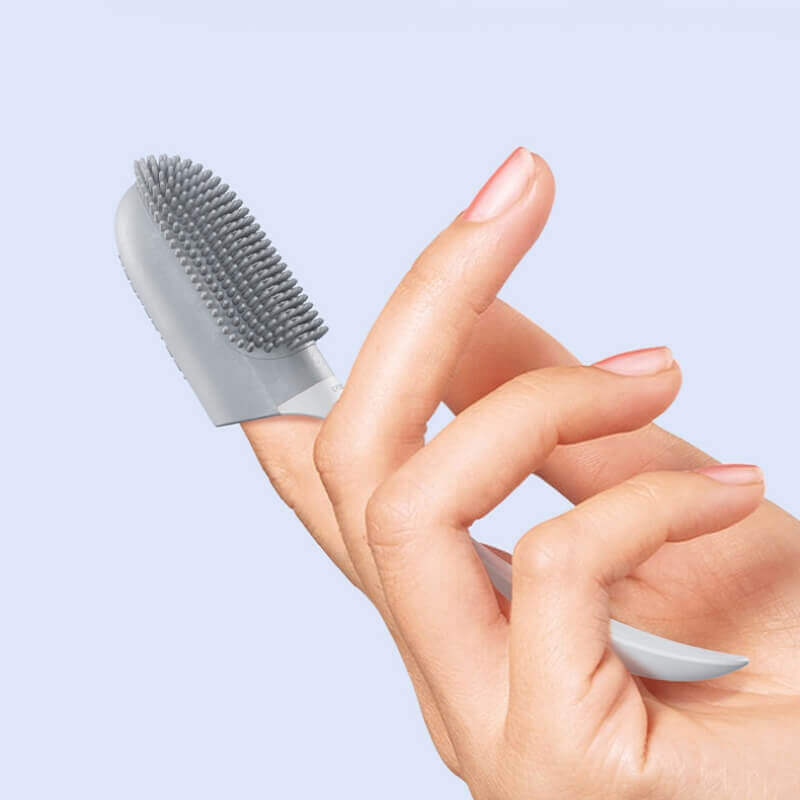Fingerzahnbürste mit weichen Borsten für sanfte und gründliche Zahnpflege bei Hunden und Katzen.