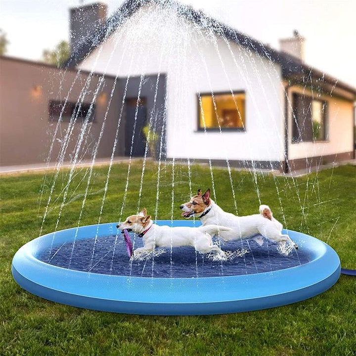 Haustier-Sprinklerkissen für erfrischenden Wasserspaß im Garten. Perfekte Abkühlung für Hund & Kind.