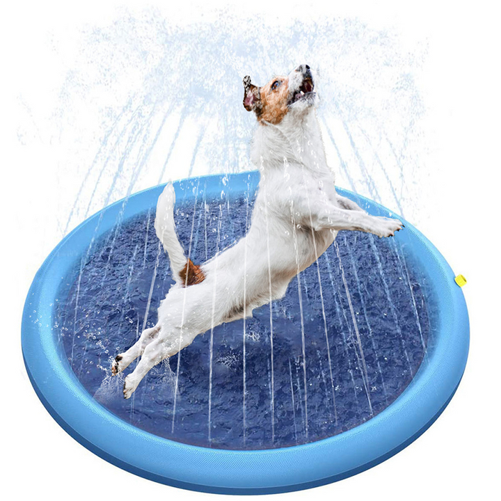 Blaues Outdoor-Sprinklerkissen für Haustiere und Kinder. Robustes Wasserspielzeug für den Sommer im Garten.