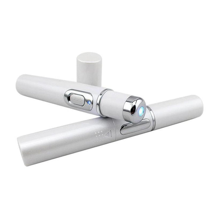 Kompakter Blaulicht-Therapie Laser-Stift gegen Akne & Entzündungen. Ideal für die Gesichtspflege.