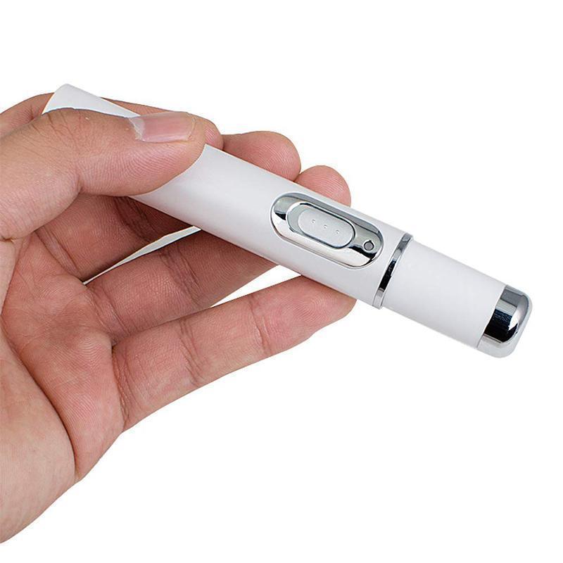 Elegantes Hautpflegegerät: Blauer Laser-Stift für Akne, Rosazea & Besenreiser. Für präzise Anwendung.