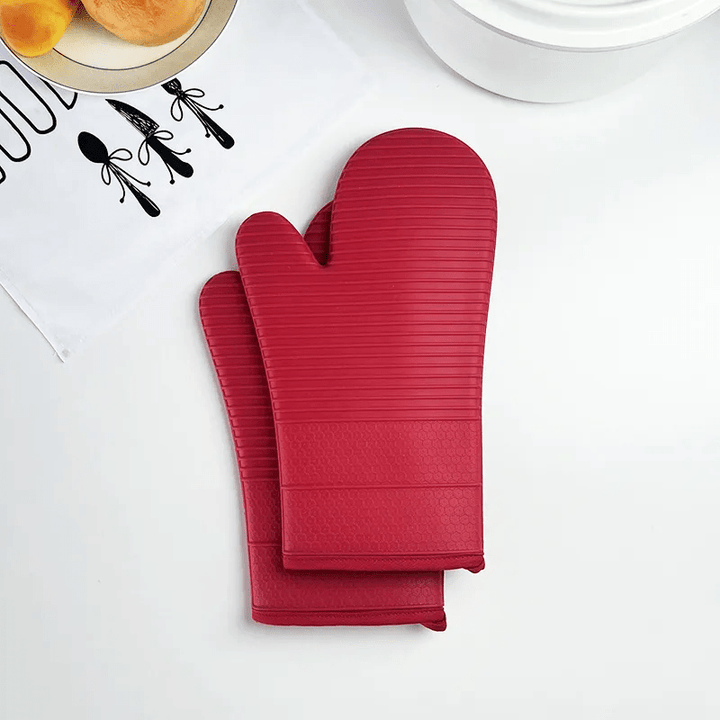 Bequeme HEATSAFE Ofenhandschuhe, ergonomisch geformt, rutschfest & hitzebeständig für jede Küche.
