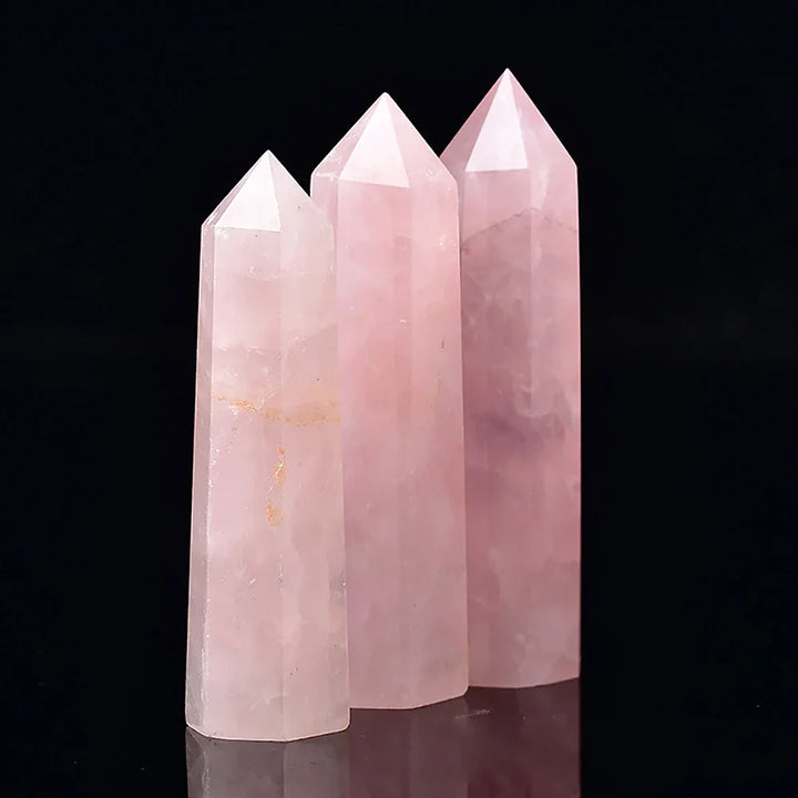 Natürlicher Heilstein Obelisk für Meditation, Reiki und als ästhetische Wohnzimmerdekoration.