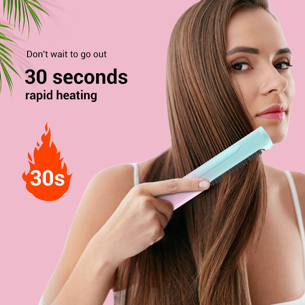 Kompakte heizbare Glättbürste bereit zum Styling. Die perfekte elektrische Haarbürste für frizz-freies Haar unterwegs.