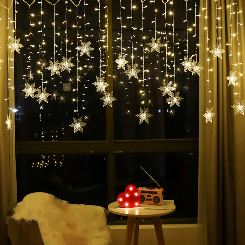 Helle LED Schneeflocken Lichterkette (3,2m) für festliche Weihnachtsdeko, warmweiß leuchtend.
