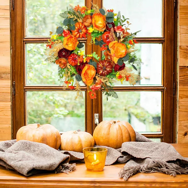 Natürlicher Rattan-Herbstkranz mit orangefarbenen Kürbissen. Vielseitige saisonale Deko, 40 cm.