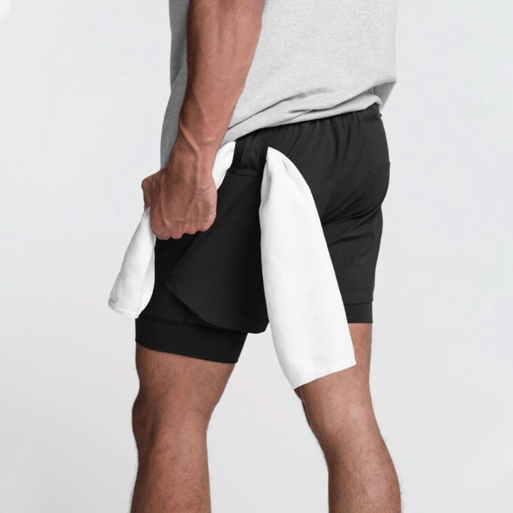 Stylische Herren Trainingsshorts, 2-in-1 Design. Atmungsaktive kurze Hosen für Fitness und sommerliche Aktivitäten.