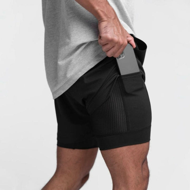 Robuste Herren Sportshorts für dein Workout. Atmungsaktive 2-in-1 Funktionsshorts für intensives Training.