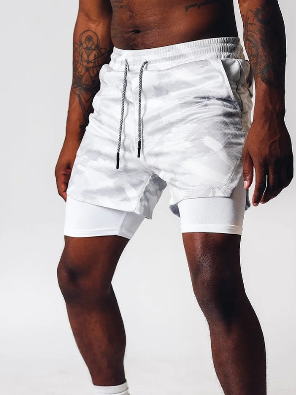 Integrierte Innentasche der Herren 2-in-1 Shorts für sichere Aufbewahrung des Handys beim Training.