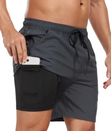 Vielseitige Herren Badehose, schnelltrocknend & stretchig, für aktive Sommertage.