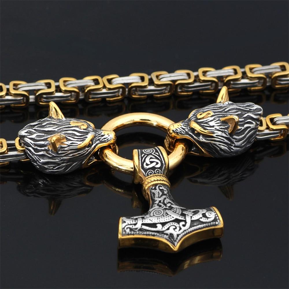 Detaillierter Mjölnir (Thorshammer) Anhänger aus Edelstahl an nordischer Herrenkette, Schutz-Symbol.