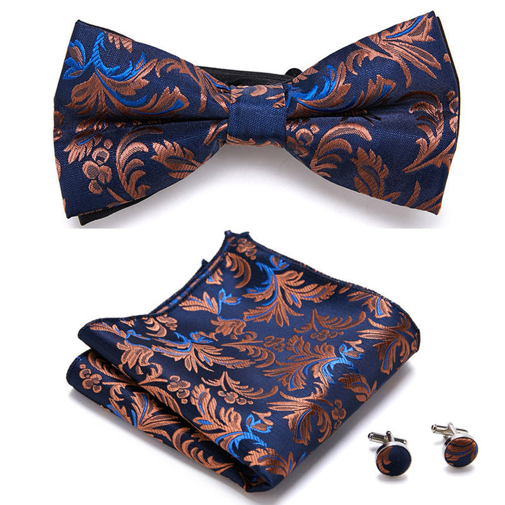 Herren Accessoire-Set mit floraler Fliege, Einstecktuch & Manschettenknöpfen. Edles Design, hohe Qualität.