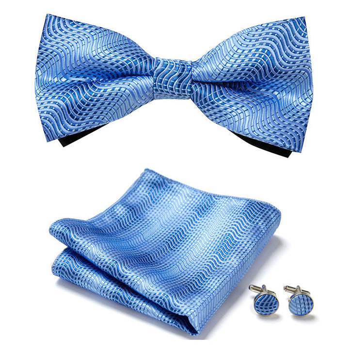 Dreiteiliges Herren Mode-Set: Florale Fliege, Einstecktuch, Manschettenknöpfe, für Stil, Eleganz & Anlass.
