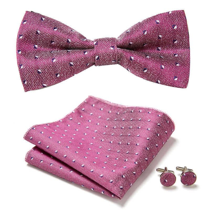 Herren Anzug-Accessoires: Florale Fliege, Einstecktuch, Manschettenknöpfe. Für den modebewussten Gentleman.