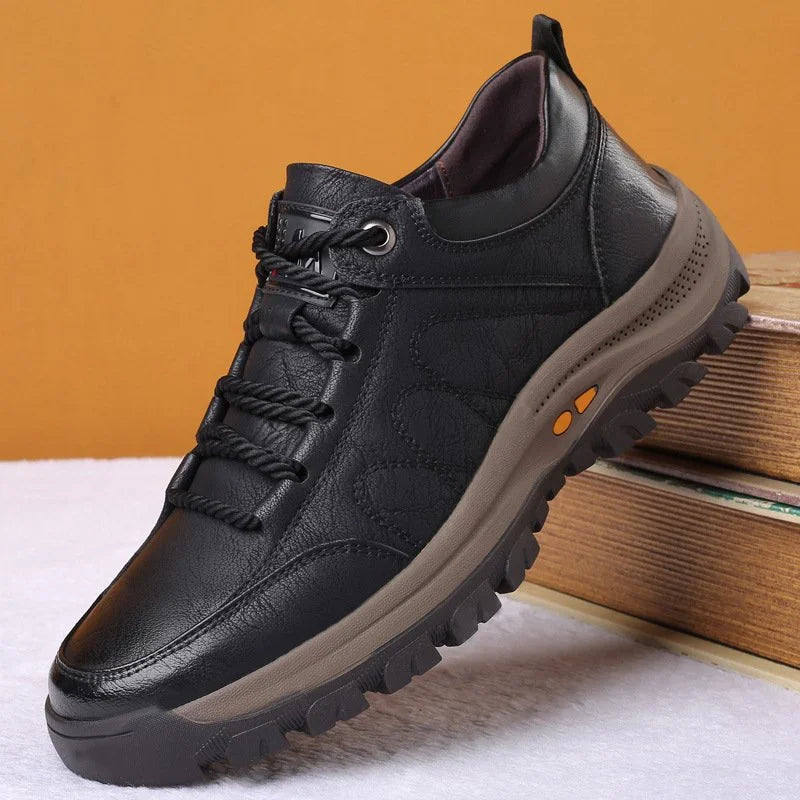 Ergonomische Herren Komfortschuhe, schwarz, für optimalen Halt im Alltag. Bequem & verschleißfest.