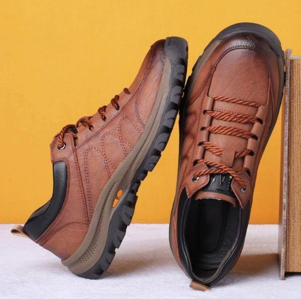 Braune Herren Freizeitschuhe, handgenäht, bequem & rutschfest. Ergonomische Alltagsschuhe für Komfort.