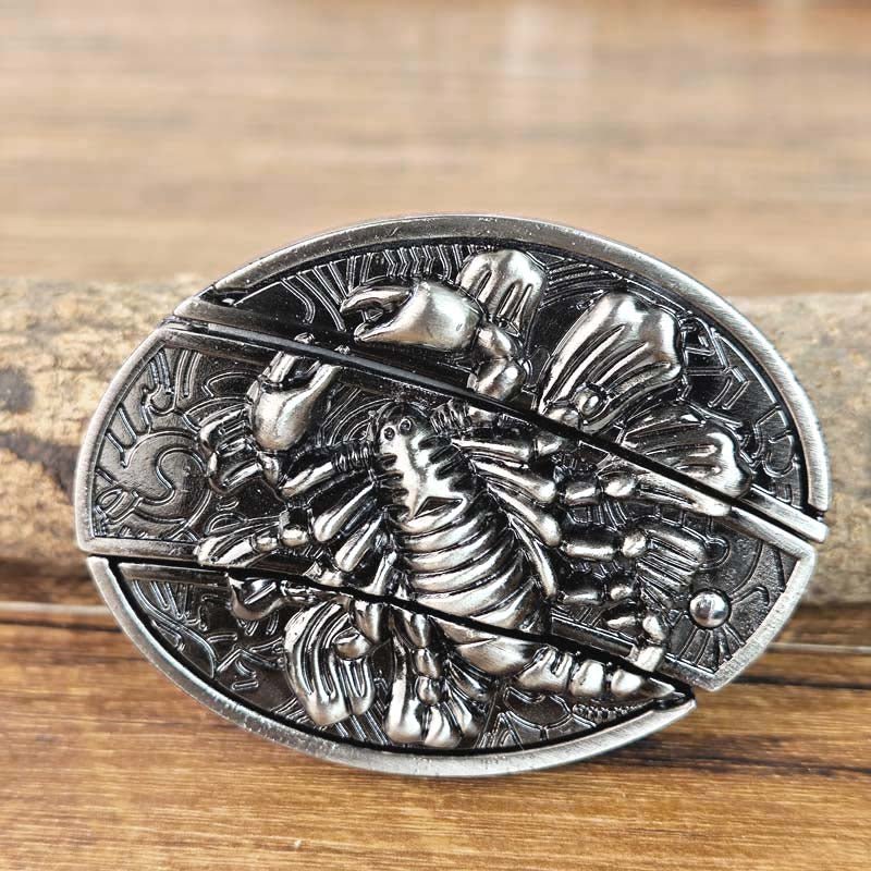Herren Accessoire: Bullenkopf Gürtelschnalle, Metall oval; robust, mit integriertem EDC-Werkzeug.