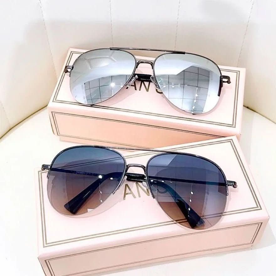 Herrensonnenbrille mit dunklen Verlaufsgläsern, Pilotenstil und optimalem UV400-Schutz.