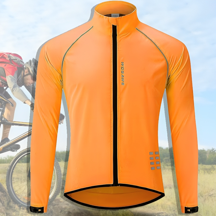 Winddichte ReflectoRide Herren-Fahrradjacke in Aktion, reflektiert hell im Licht.