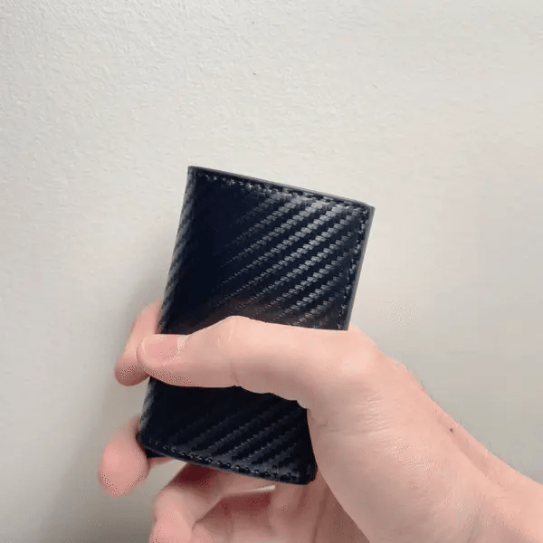 Innenseite der SLIMLOCK Herren Geldbörse, zeigt Fächer für Karten, RFID-sicher & minimalistisch.