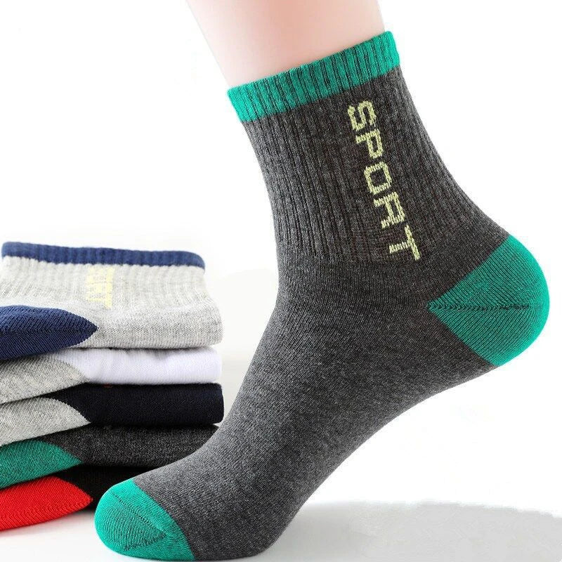 Perfekte Fusspflege mit diesen atmungsaktiven & rutschfesten Herren Sportsocken. 10 Paar für Komfort.