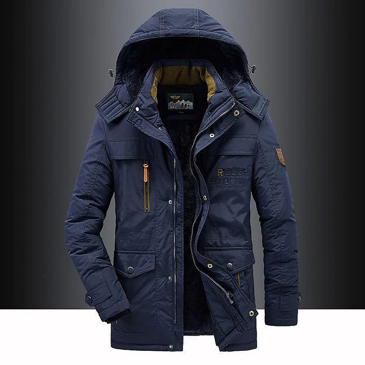 Robuster Herren Parka für den Winter, wattiert & winddicht, hält bei Outdoor-Aktivitäten zuverlässig warm.