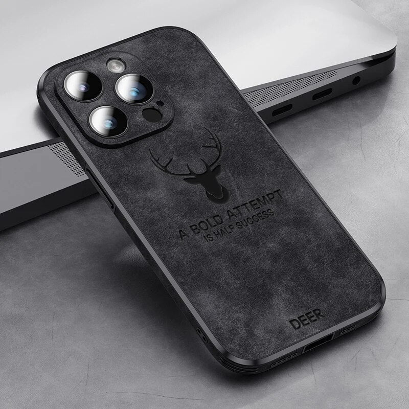 Elegante Wildleder iPhone Hülle, mit Kameraschutz, Luxus Optik und stoßfestem Design.