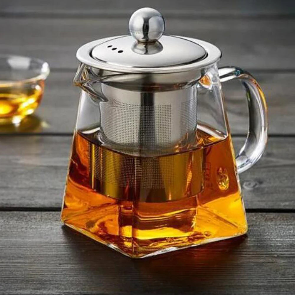 Moderne Teekanne aus hitzebeständigem Glas, perfekt für die tägliche Teepause mit losem Tee.