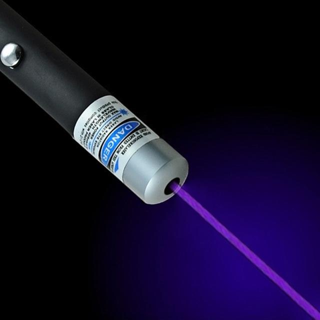 Hochleistungs Laserpointer in Grün, Rot oder Blau-Violett für Präsentationen & Outdoor-Einsatz.