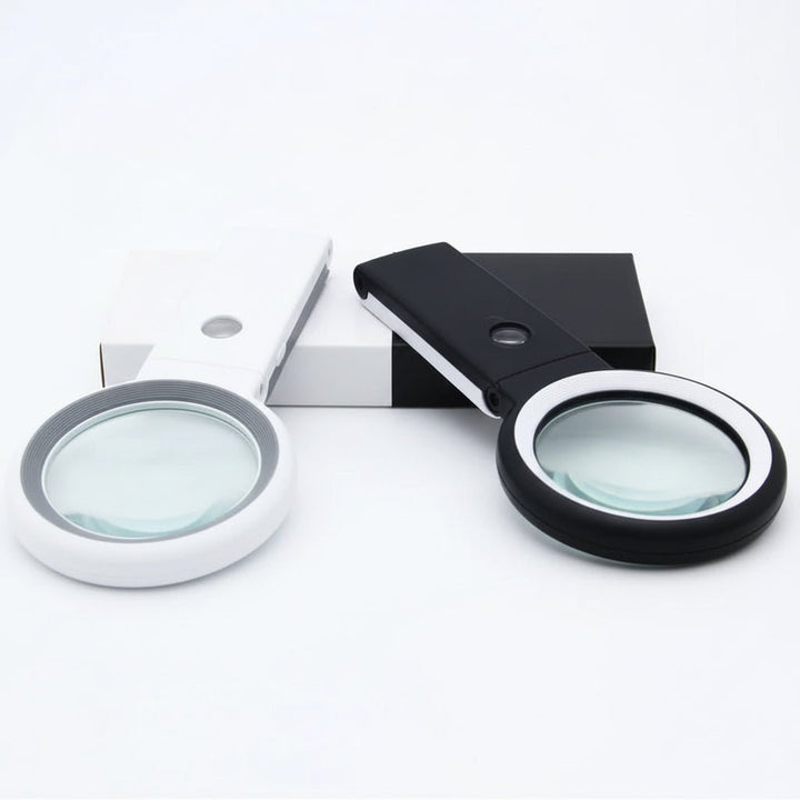 Ergonomische Lupe für Detailarbeit: 10x/30x Vergrößerung und 18 helle LEDs für optimale Sicht.