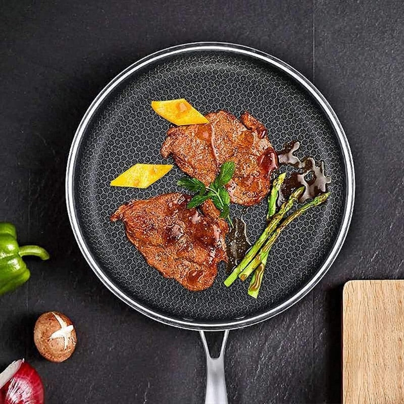 Kratzfeste Premium Edelstahlpfanne, langlebig und ofenfest, perfekt für den täglichen Gebrauch.