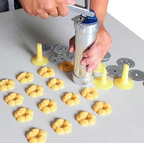 Praktische Kekspresse für müheloses Backen von schönen Plätzchen & Keksen; perfekter Küchenhelfer für kreative Desserts.