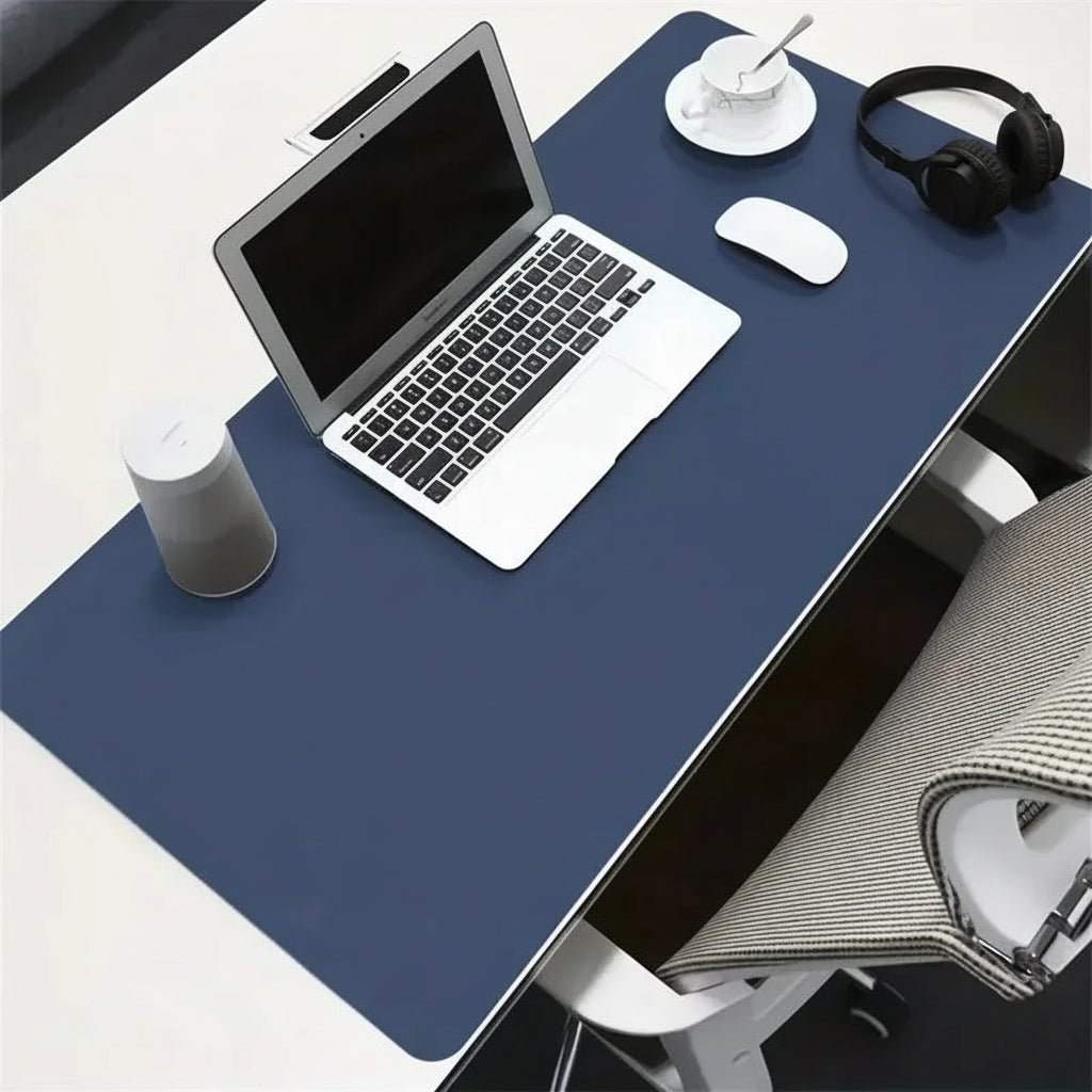 Hochwertige PU-Leder Desktop-Matte mit feiner Textur. Langlebige, rutschfeste und pflegeleichte Büro-Accessoire.