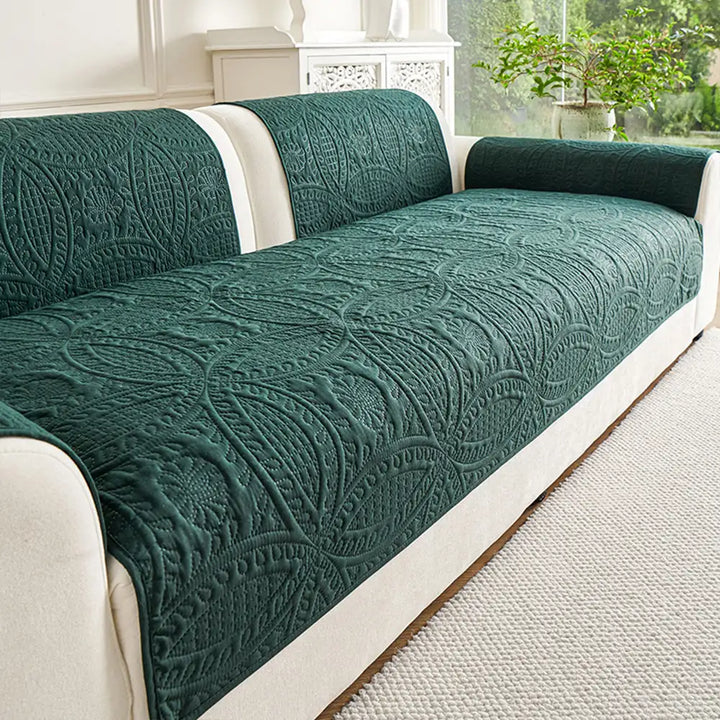 Waschbarer Sofabezug aus strapazierfähigem Polyester, hält Tierhaare fern & ist wasserabweisend.