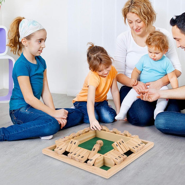 Hochwertiges Familienspiel aus Holz, ideal für spannende Spielabende mit Strategie und Spaß für alle.