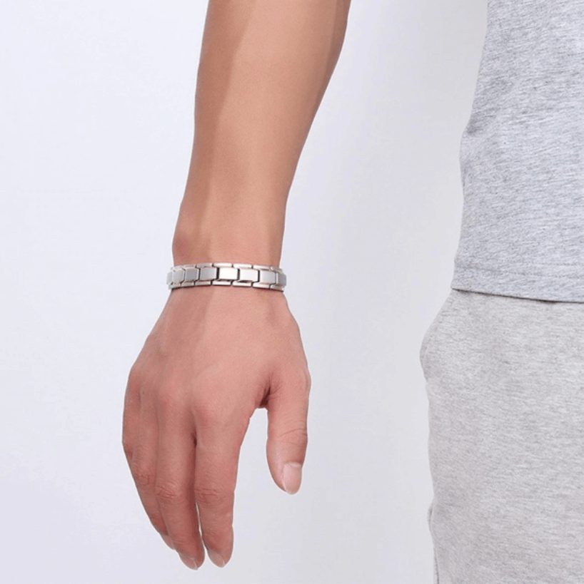 Modernes Unisex Magnetarmband aus gebürstetem Edelstahl, fördert Energie & Gesundheit, elegantes Design.