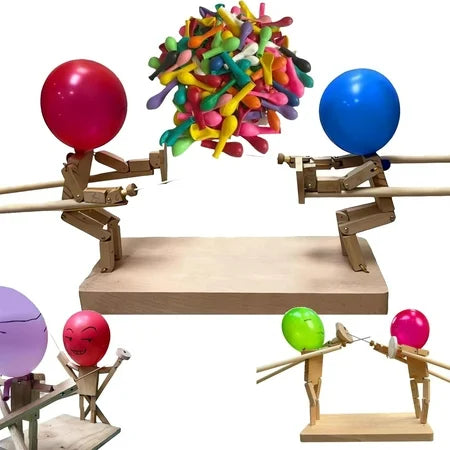 Geschicklichkeitsspiel: Holzschwerter für Ballon-Kampf. Unterhaltung für Kinder, Erwachsene, Familie, Partys & Events.