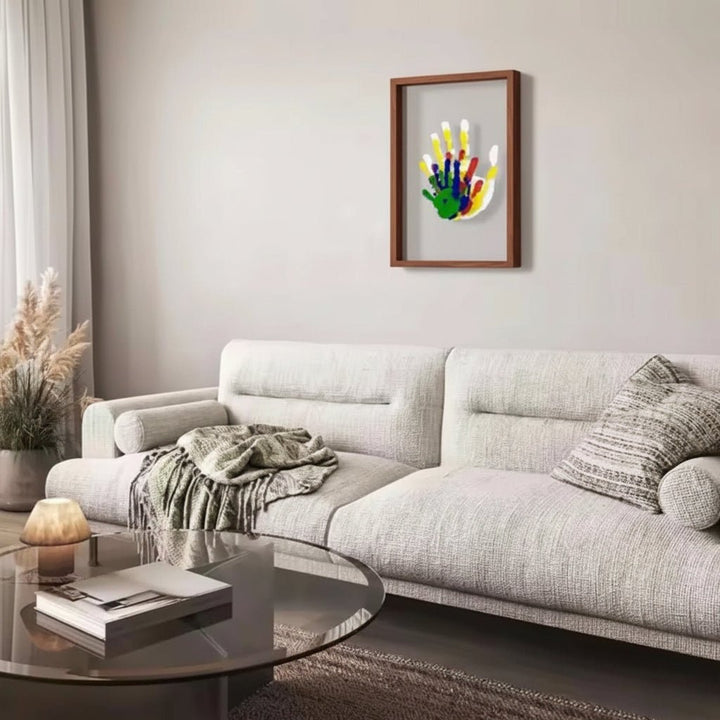 Dekorativer Holzrahmen für Baby-Abdrücke, ideal als Andenken & Kinderzimmer-Wanddeko.