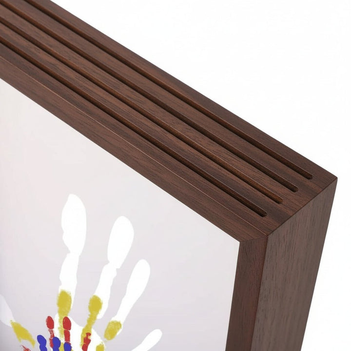 Stilvoller Baby Erinnerungsrahmen aus Holz für Hand- & Fußabdrücke; einzigartiges Neugeborenen-Geschenk.
