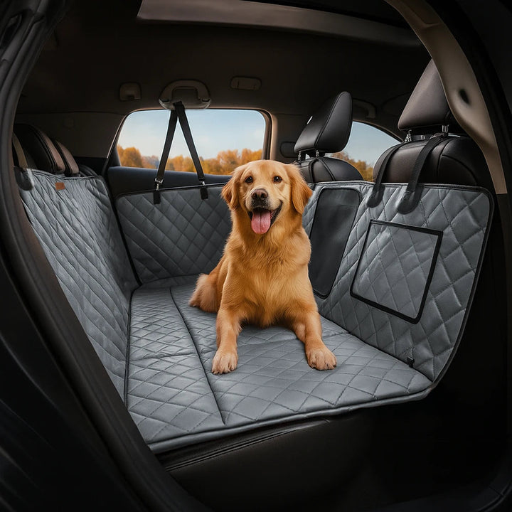 Komfortable Hundedecke Auto aus Kunstleder. Wasserdichtes Reisezubehör für den Hund.