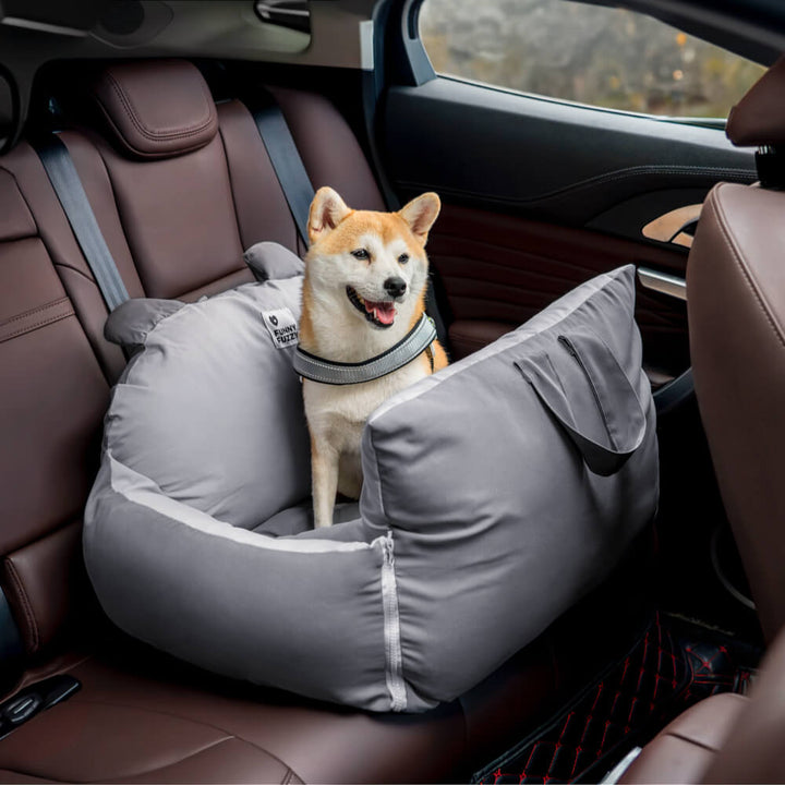 Hunde Autobett im Kofferraum, bietet einen sicheren und gemütlichen Platz für Ihren Hund.