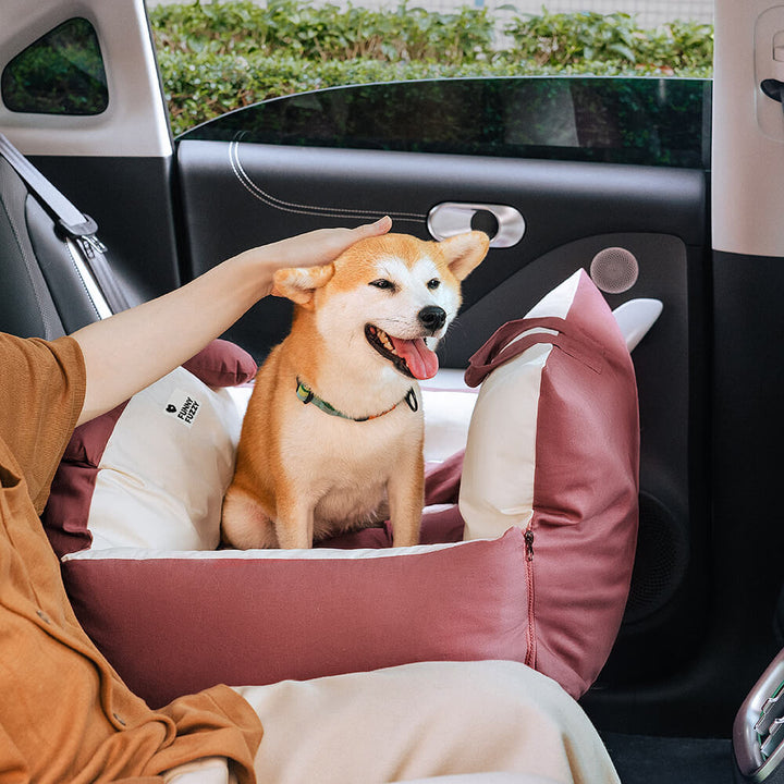 Hunde Autobett mit Gurtbefestigung, maximale Sicherheit für Ihren Hund im Fahrzeug.