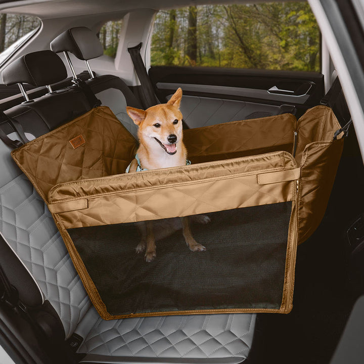 Praktischer Hunde Autositz mit extra Schutz für den Rücksitz. Wasserdicht & einfach zu reinigen.