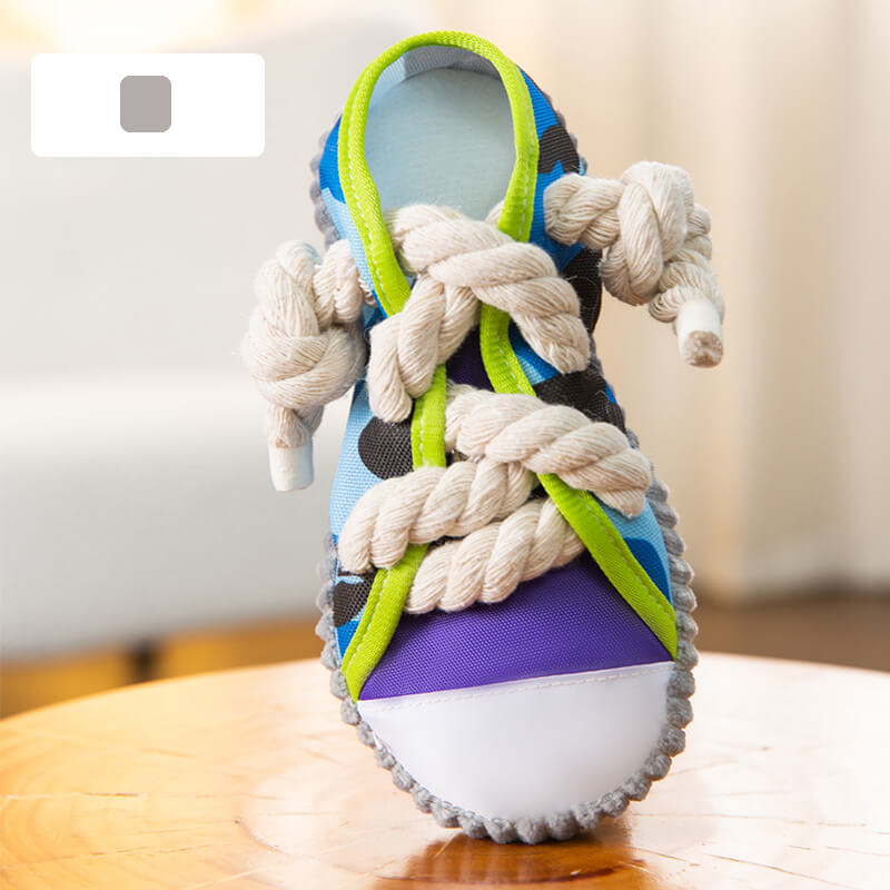 Quietschspielzeug für Hunde in origineller Schuhform. Fördert Bewegung und Spieltrieb. Robust und beißfest.